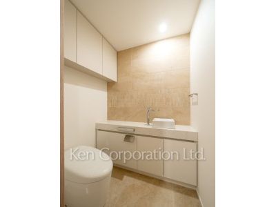 Lavatory ※Photo of the same layout on 17 floor. Decoration and fixture may differ.