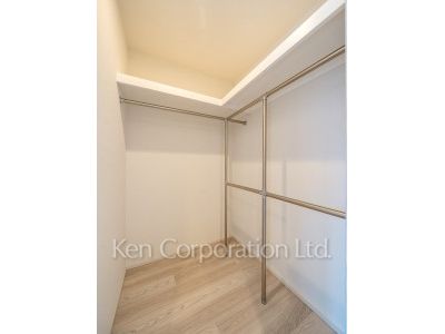 Closet ※Photo of the same layout on 10 floor. Decoration and fixture may differ.