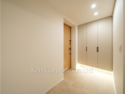 Entrance ※Photo of the same layout on 17 floor. Decoration and fixture may differ.