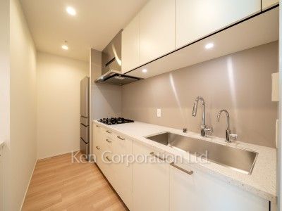 Kitchen ※Photo of the same layout on 17 floor. Decoration and fixture may differ.