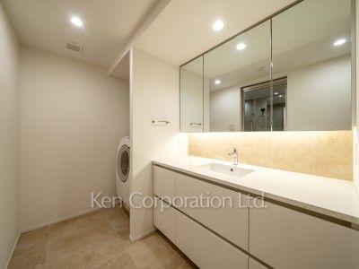 Powder Room ※Photo of the same layout on 17 floor. Decoration and fixture may differ.