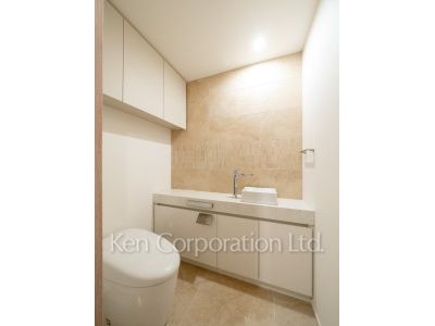 Lavatory ※Photo of the same layout on 17 floor. Decoration and fixture may differ.