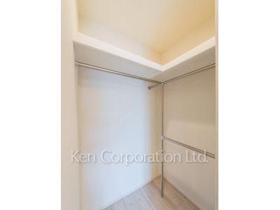 Walk-In Closet ※Photo of the same layout on 9 floor. Decoration and fixture may differ.