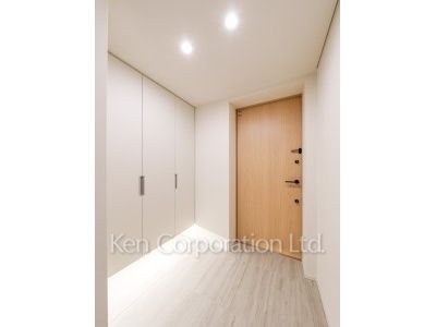 Entrance ※Photo of the same layout on 9 floor. Decoration and fixture may differ.