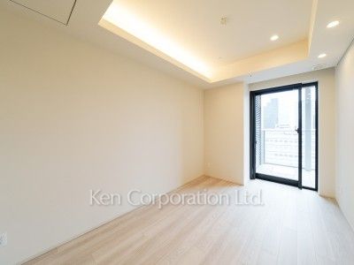 Master Bedroom ※Photo of the same layout on 9 floor. Decoration and fixture may differ.