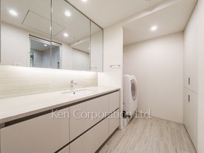 Powder Room ※Photo of the same layout on 9 floor. Decoration and fixture may differ.