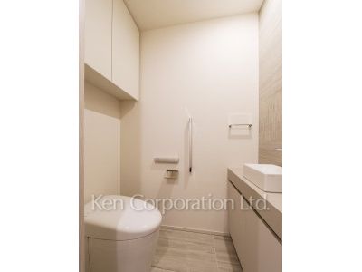 Lavatory ※Photo of the same layout on 9 floor. Decoration and fixture may differ.