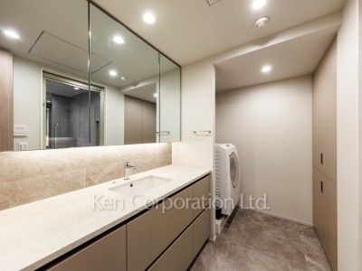 Powder Room ※Photo of the same layout on 13 floor. Decoration and fixture may differ.