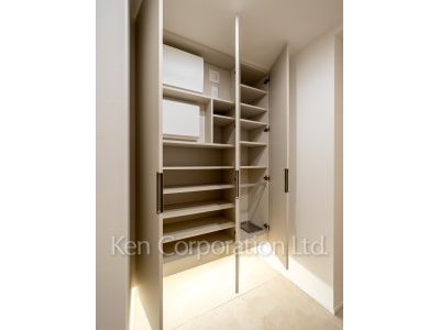 Lavatory ※Photo of the same layout on 10 floor. Decoration and fixture may differ.