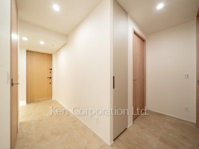 Closet ※Photo of the same layout on 10 floor. Decoration and fixture may differ.