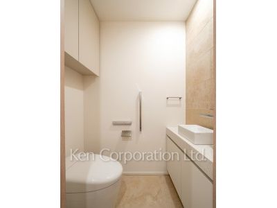 Powder Room ※Photo of the same layout on 10 floor. Decoration and fixture may differ.