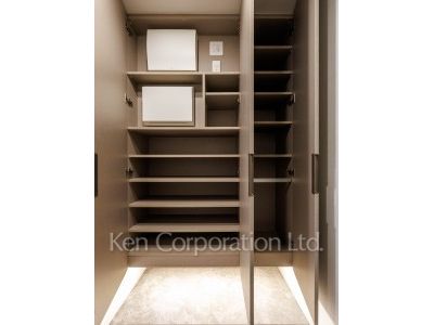 Closet ※Photo of the same layout on 10 floor. Decoration and fixture may differ.
