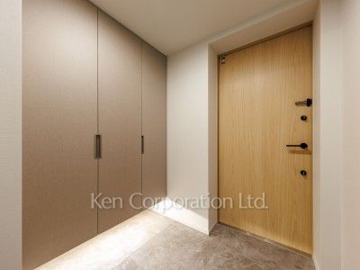 Closet ※Photo of the same layout on 10 floor. Decoration and fixture may differ.