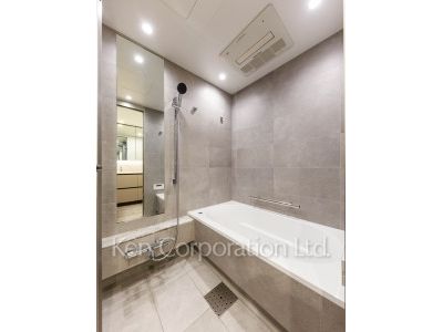 Kitchen ※Photo of the same layout on 10 floor. Decoration and fixture may differ.