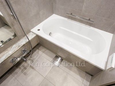 Powder Room ※Photo of the same layout on 10 floor. Decoration and fixture may differ.