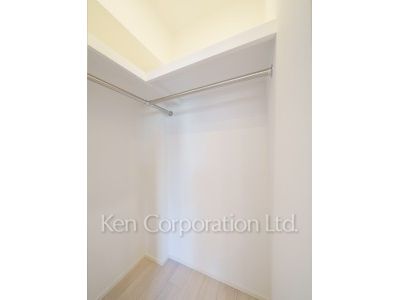 Walk-In Closet ※Photo of the same layout on 3 floor. Decoration and fixture may differ.