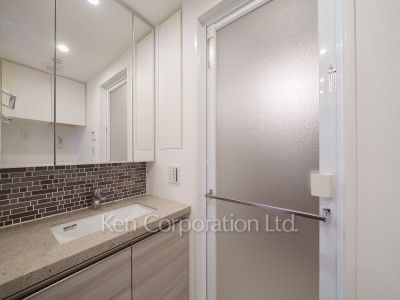 Powder Room ※Photo of the same layout on 3 floor. Decoration and fixture may differ.