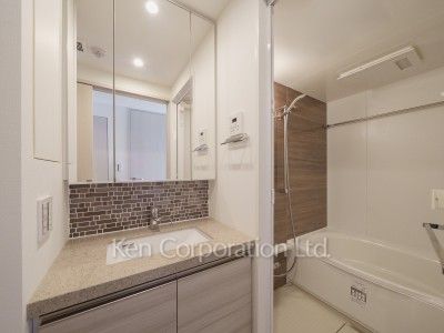 Powder Room ※Photo of the same layout on 3 floor. Decoration and fixture may differ.