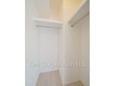 Walk-In Closet ※Photo of the same layout on 3 floor. Decoration and fixture may differ.