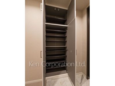 Shoes Closet