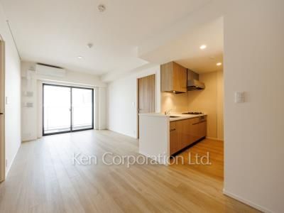 Living-Dining ※Photo of the same layout on 9 floor. Decoration and fixture may differ.