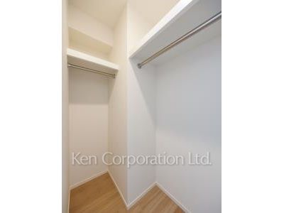 Walk-In Closet ※Photo of the same layout on 9 floor. Decoration and fixture may differ.