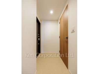 Entrance ※Photo of the same layout on 9 floor. Decoration and fixture may differ.