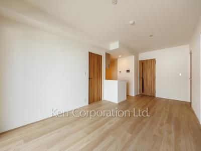 Living-Dining ※Photo of the same layout on 9 floor. Decoration and fixture may differ.