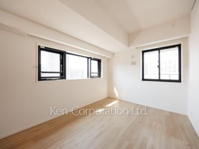 Bedroom ※Photo of the same layout on 9 floor. Decoration and fixture may differ.