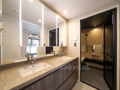 Powder Room ※Photo of the same layout on 2 floor. Decoration and fixture may differ.