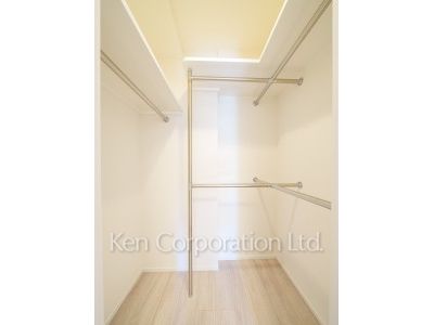 Walk-In Closet ※Photo of the same layout on 3 floor. Decoration and fixture may differ.