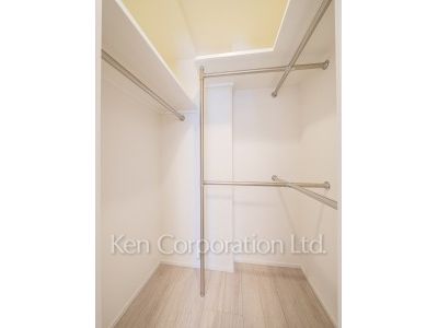 Walk-In Closet ※Photo of the same layout on 3 floor. Decoration and fixture may differ.
