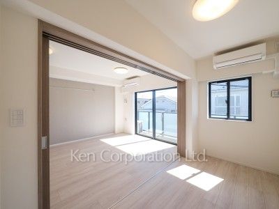 Bedroom ※Photo of the same layout on 3 floor. Decoration and fixture may differ.
