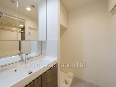 Powder Room ※Photo of the same layout on 3 floor. Decoration and fixture may differ.