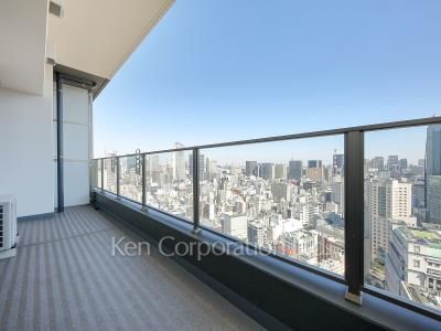 Balcony ※Photo of the same layout on 34 floor. Decoration and fixture may differ.