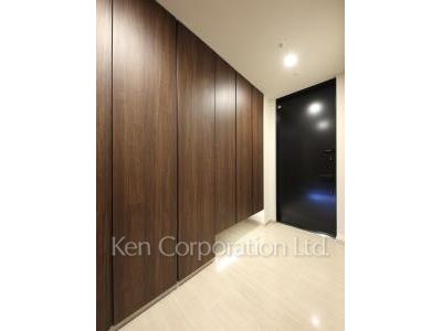 Entrance ※Photo of the same layout on 34 floor. Decoration and fixture may differ.