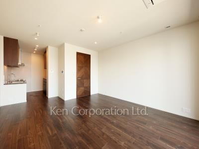 Living-Dining ※Photo of the same layout on 34 floor. Decoration and fixture may differ.