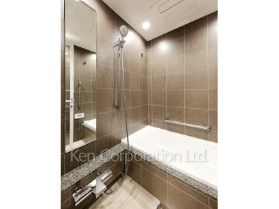 Bath ※Photo of the same layout on 34 floor. Decoration and fixture may differ.