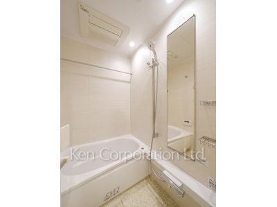 Bath ※Photo of the same layout on 19 floor. Decoration and fixture may differ.
