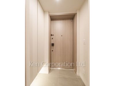 Entrance ※Photo of the same layout on 19 floor. Decoration and fixture may differ.
