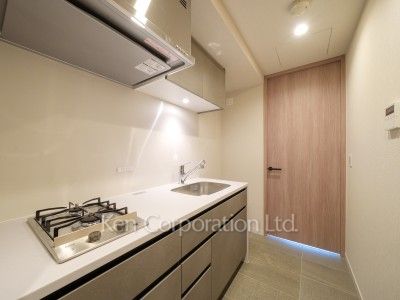 Kitchen ※Photo of the same layout on 19 floor. Decoration and fixture may differ.
