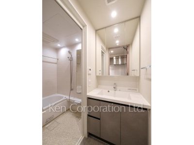 Powder Room ※Photo of the same layout on 19 floor. Decoration and fixture may differ.