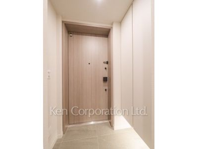Entrance ※Photo of the same layout on 19 floor. Decoration and fixture may differ.