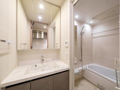 Powder Room ※Photo of the same layout on 19 floor. Decoration and fixture may differ.