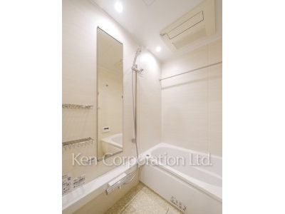 Bath ※Photo of the same layout on 19 floor. Decoration and fixture may differ.