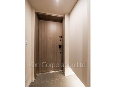 Entrance ※Photo of the same layout on 19 floor. Decoration and fixture may differ.
