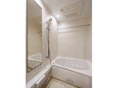 Bath ※Photo of the same layout on 19 floor. Decoration and fixture may differ.