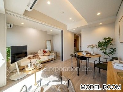 Living-Dining ※Model room ※Photo of the same layout on 23 floor. Decoration and fixture may differ.