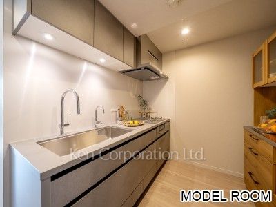 Kitchen ※Model room ※Photo of the same layout on 23 floor. Decoration and fixture may differ.