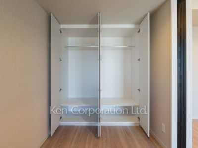 Closet ※Photo of the same layout on 23 floor. Decoration and fixture may differ.